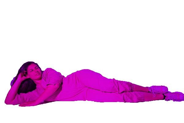 Vrouw liggend op haar zij